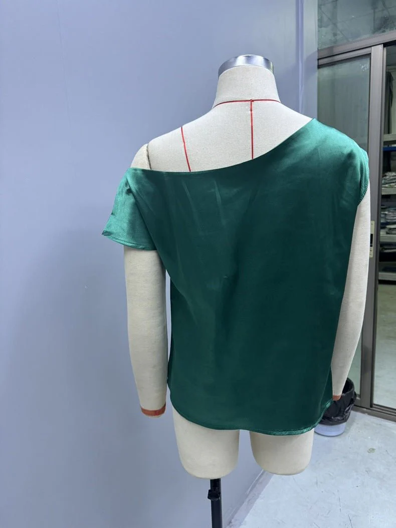 2025 Spring solid color satin imitation silk irregular oblique shoulder one-shoulder pullover sleeveless shirt - Image 13