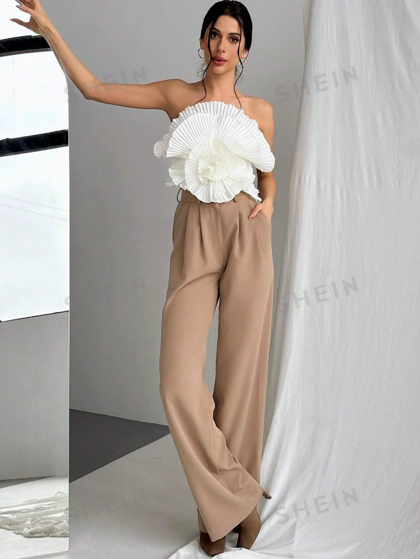 Aloruh Floral Pleated Bandeau - Image 6