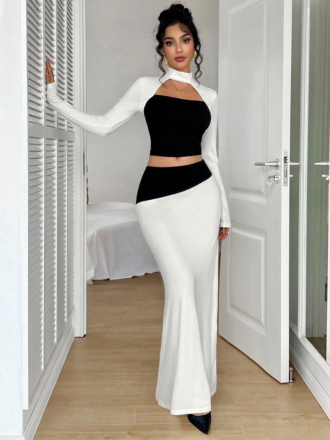 Color Blocking Design Lace-Up Halter Top & High Waisted Maxi Skirt Set,Elegant & Slimming - Image 5