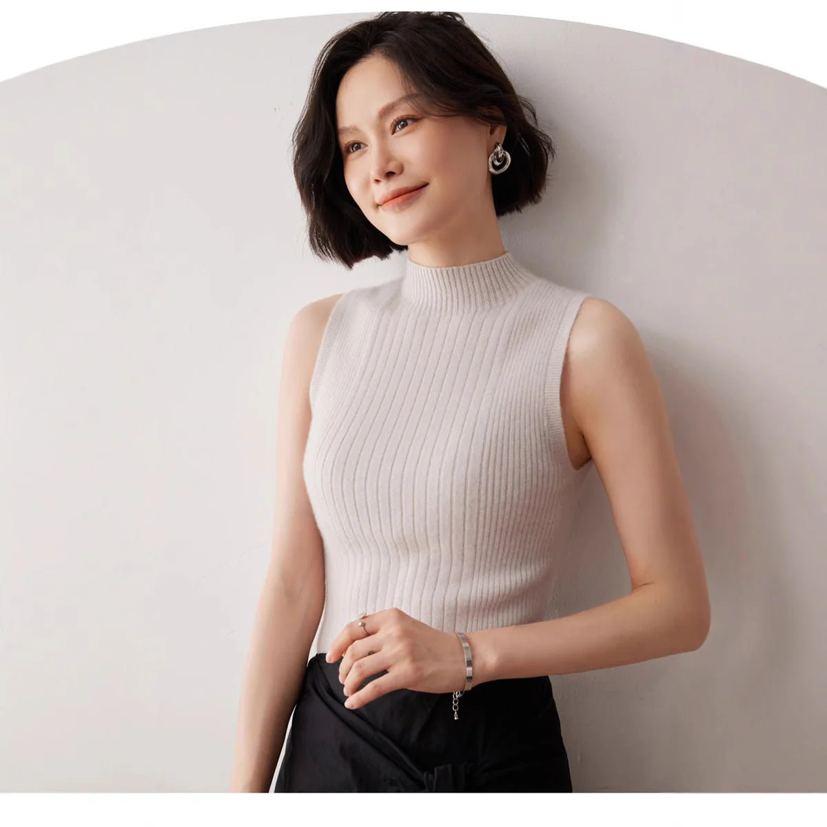 Design sense semi-turtleneck knitted vest women's suit with bottoming shirt temperament medium collar sleeveless vest spring and summer new - Image 4