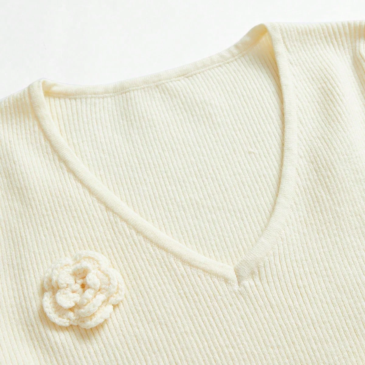 Elegant 3D Floral Decor Fitted Ladies Sweater Dress With Floral Bow Tie Accent - Image 12