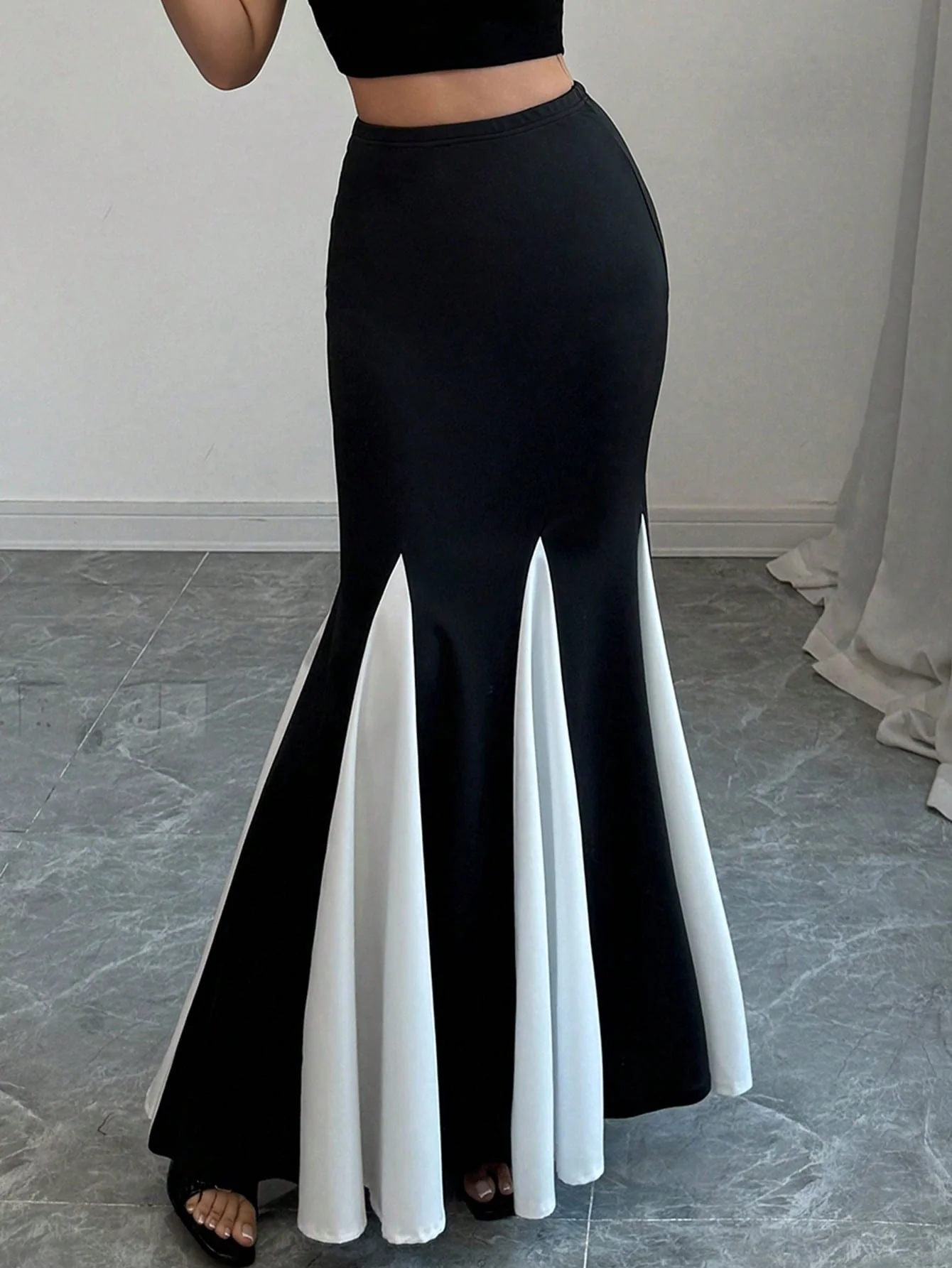 Elegant Black & White Splice Mermaid Skirt - Image 3