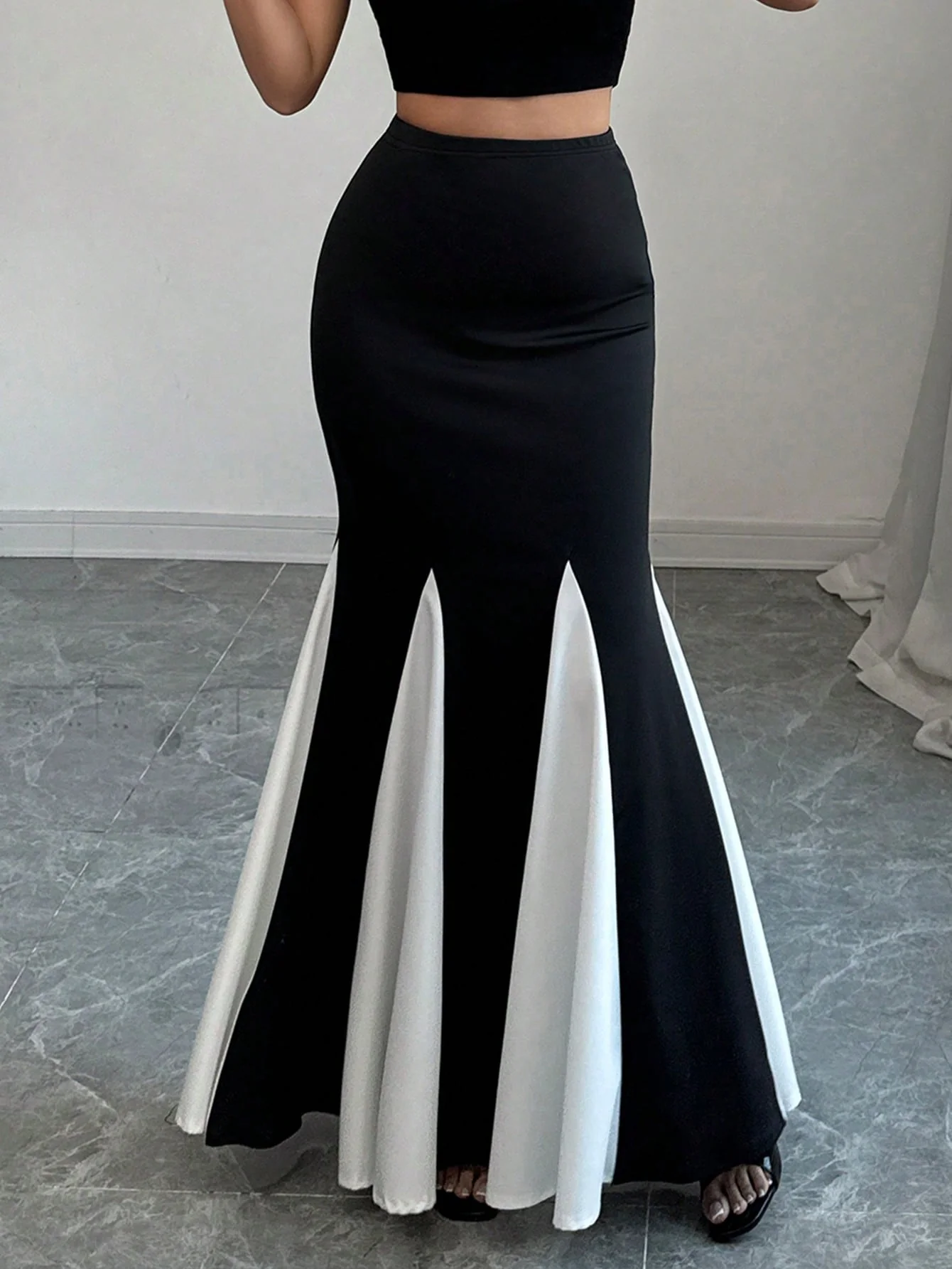 Elegant Black & White Splice Mermaid Skirt - Image 4