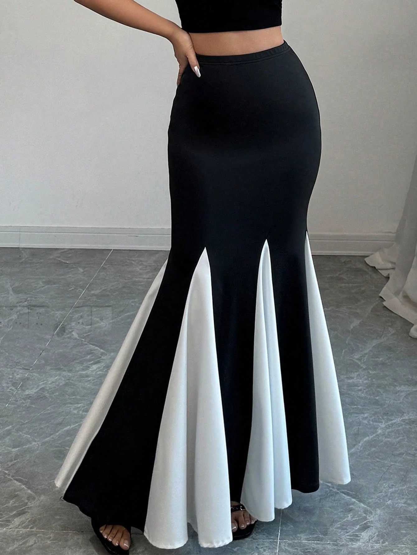 Elegant Black & White Splice Mermaid Skirt - Image 6
