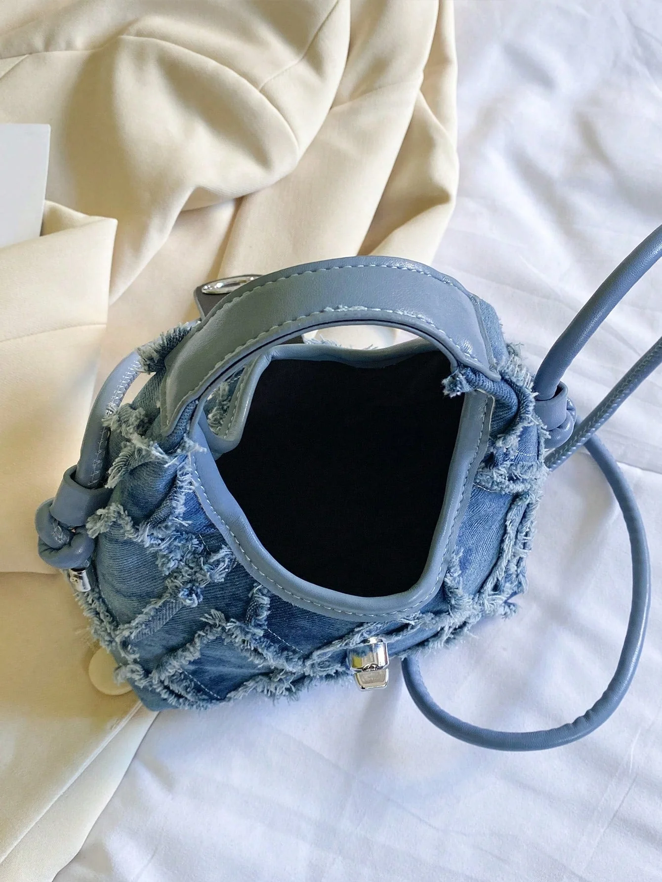 Mini Hobo Bag Twist Lock Raw Trim Denim Underarm Bag,Trendy Turn-Lock Satchel Bag FD - Image 3