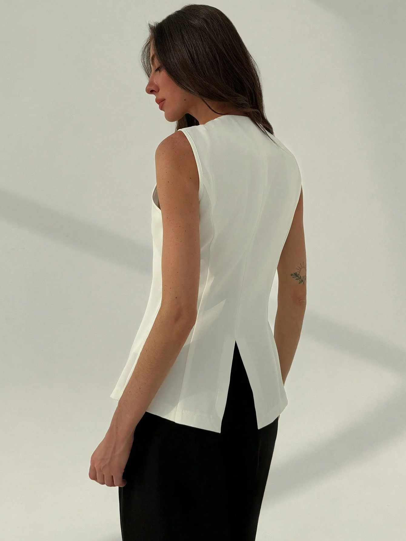 Minimalist Refined Office Crew Neck Fitted Metallic Decor Split Hem White Blazer For Women FD - Image 4