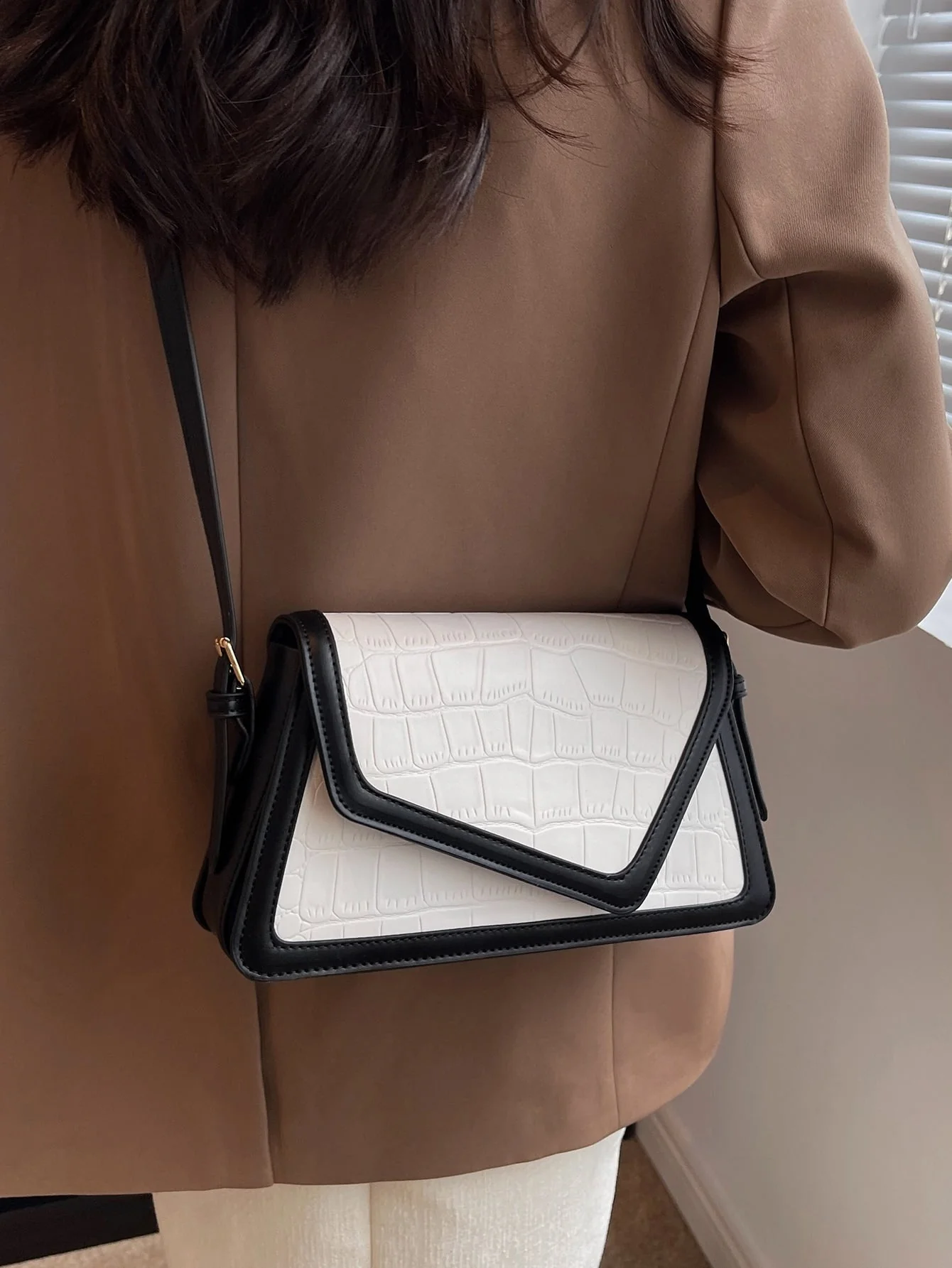 Multicolored Crocodile Pattern Single Shoulder Bag - Image 11