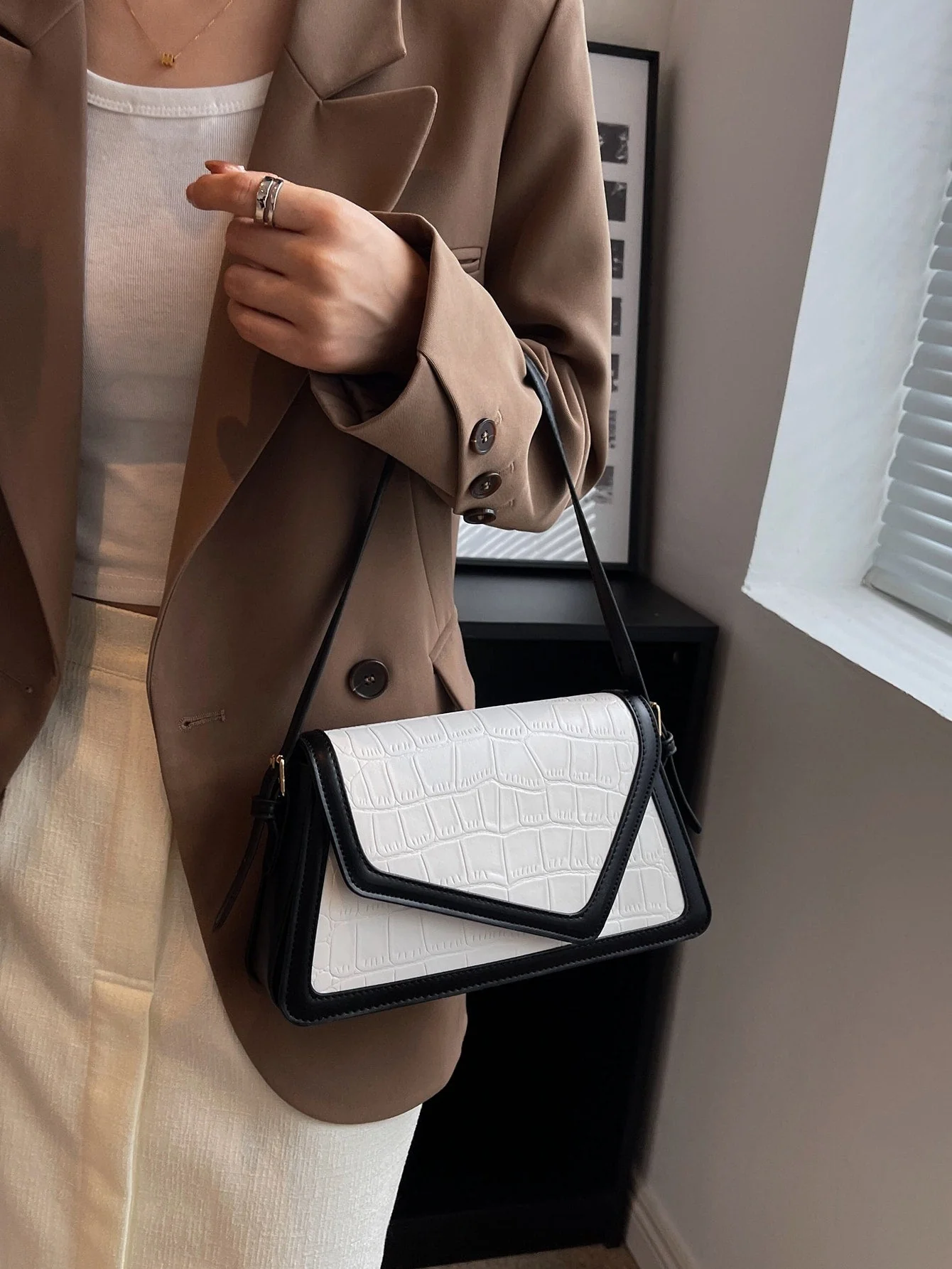 Multicolored Crocodile Pattern Single Shoulder Bag - Image 12