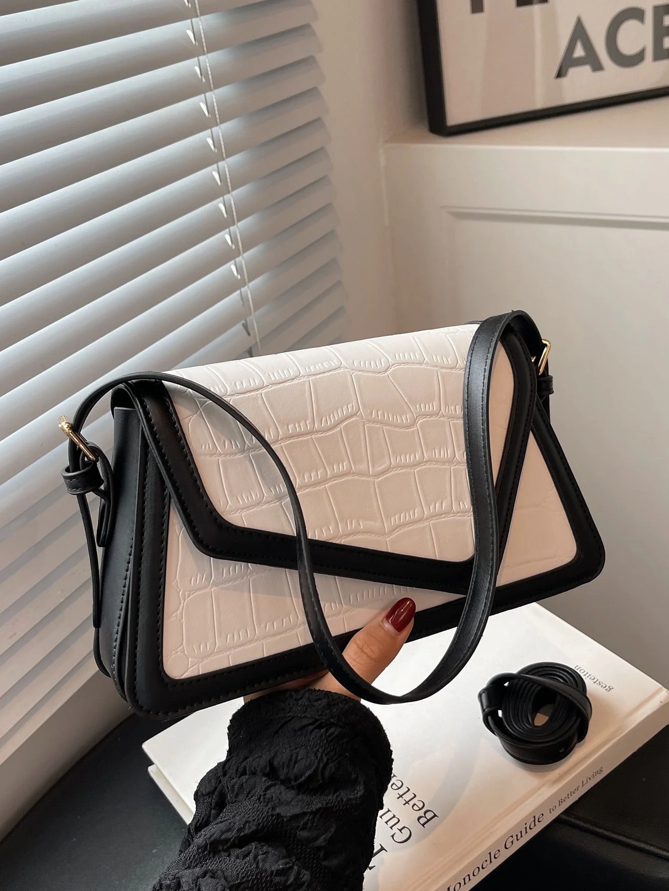 Multicolored Crocodile Pattern Single Shoulder Bag - Image 13