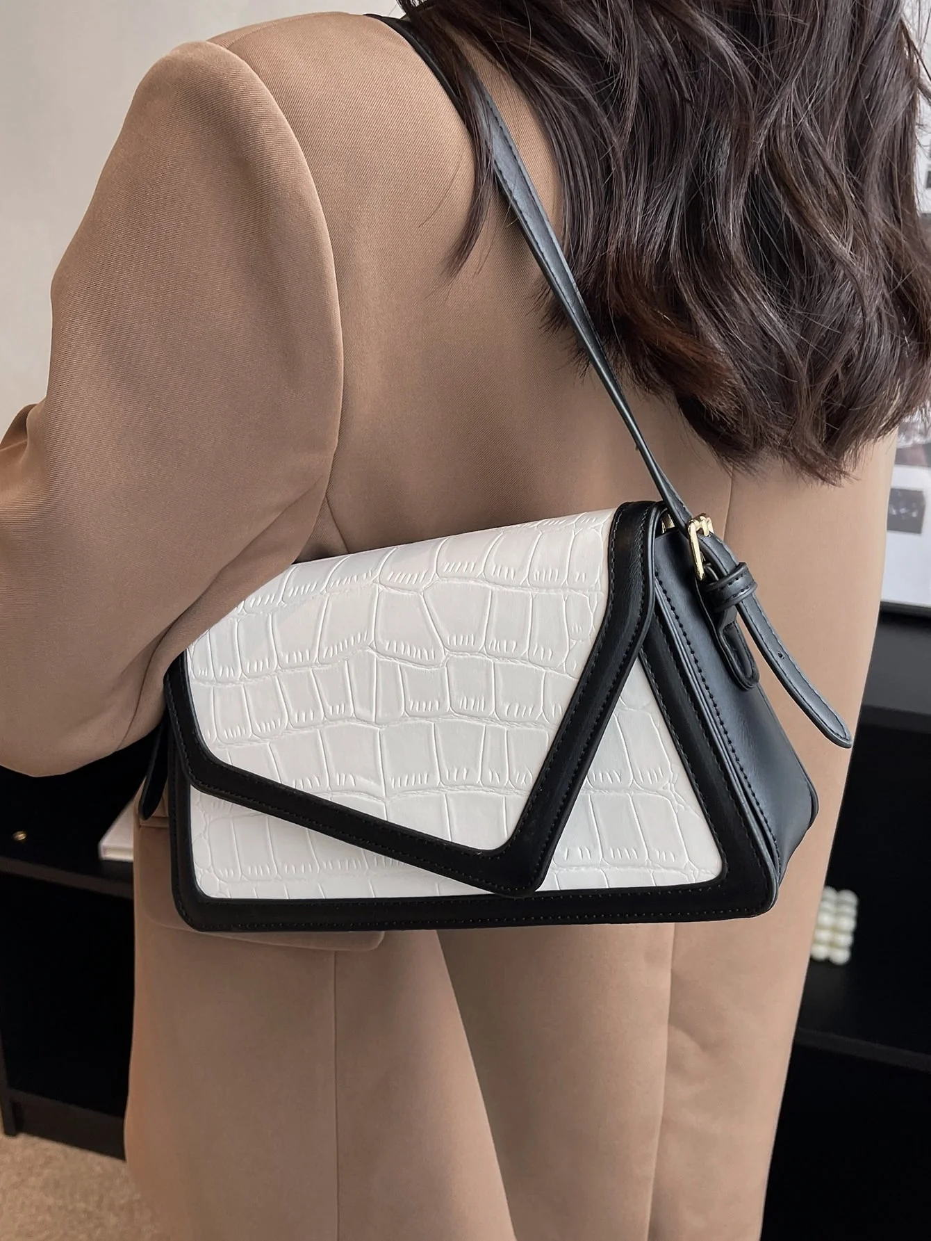 Multicolored Crocodile Pattern Single Shoulder Bag - Image 14