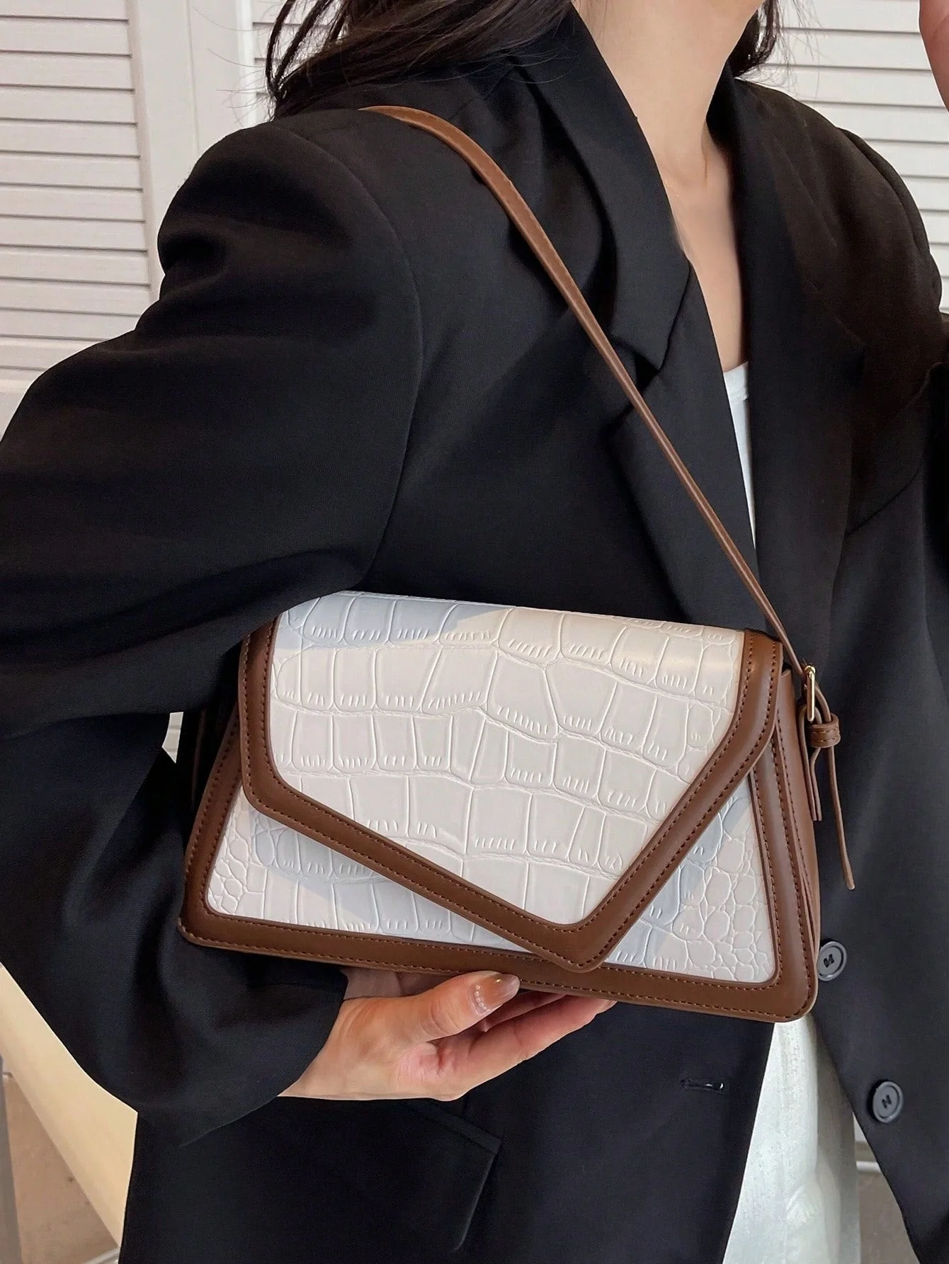 Multicolored Crocodile Pattern Single Shoulder Bag - Image 6