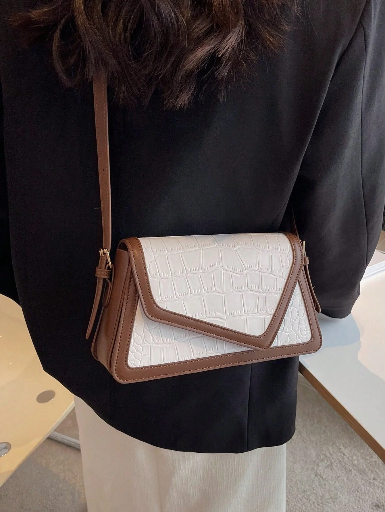 Multicolored Crocodile Pattern Single Shoulder Bag - Image 8
