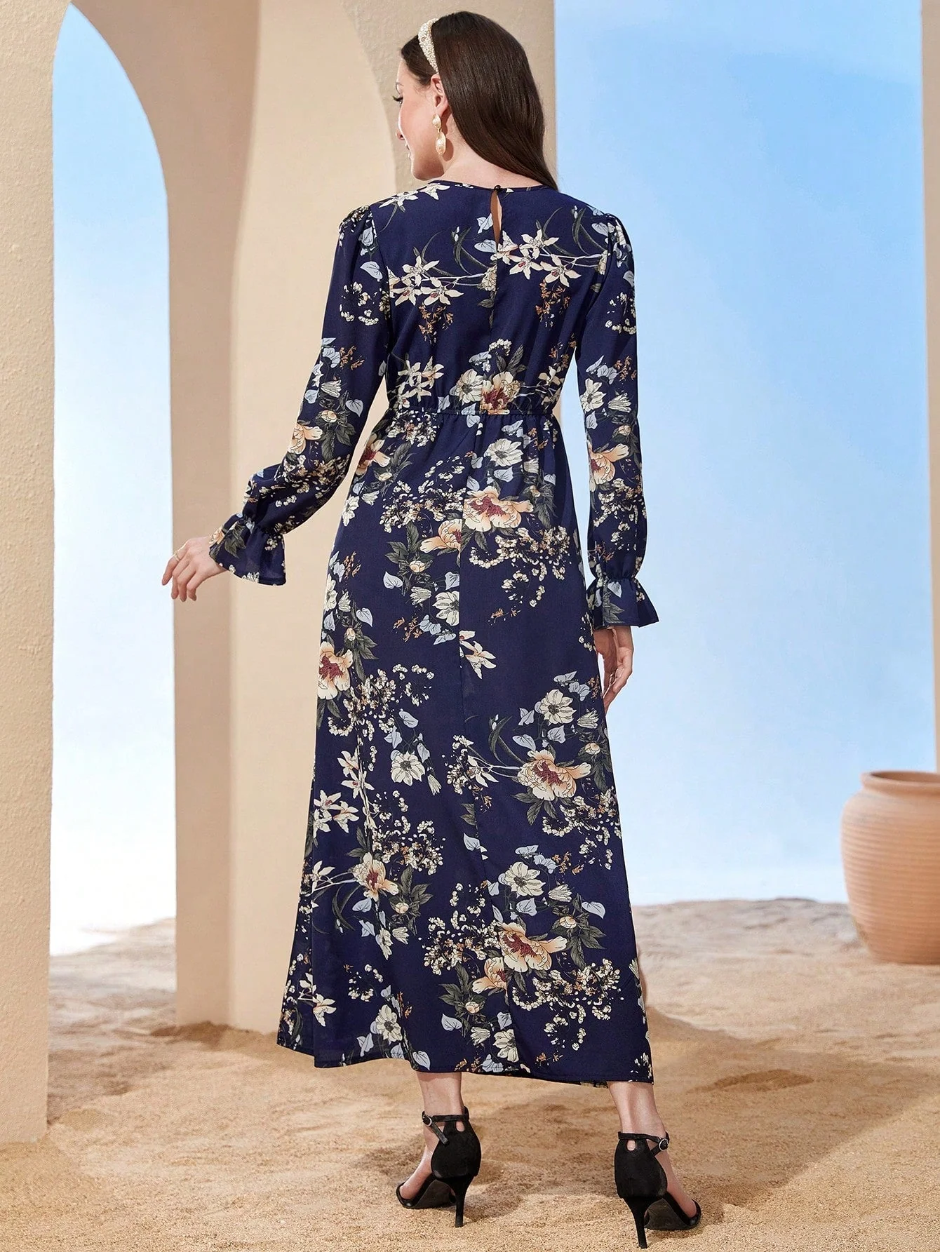 Mulvari Floral Print Flare Sleeve Dress - Image 2
