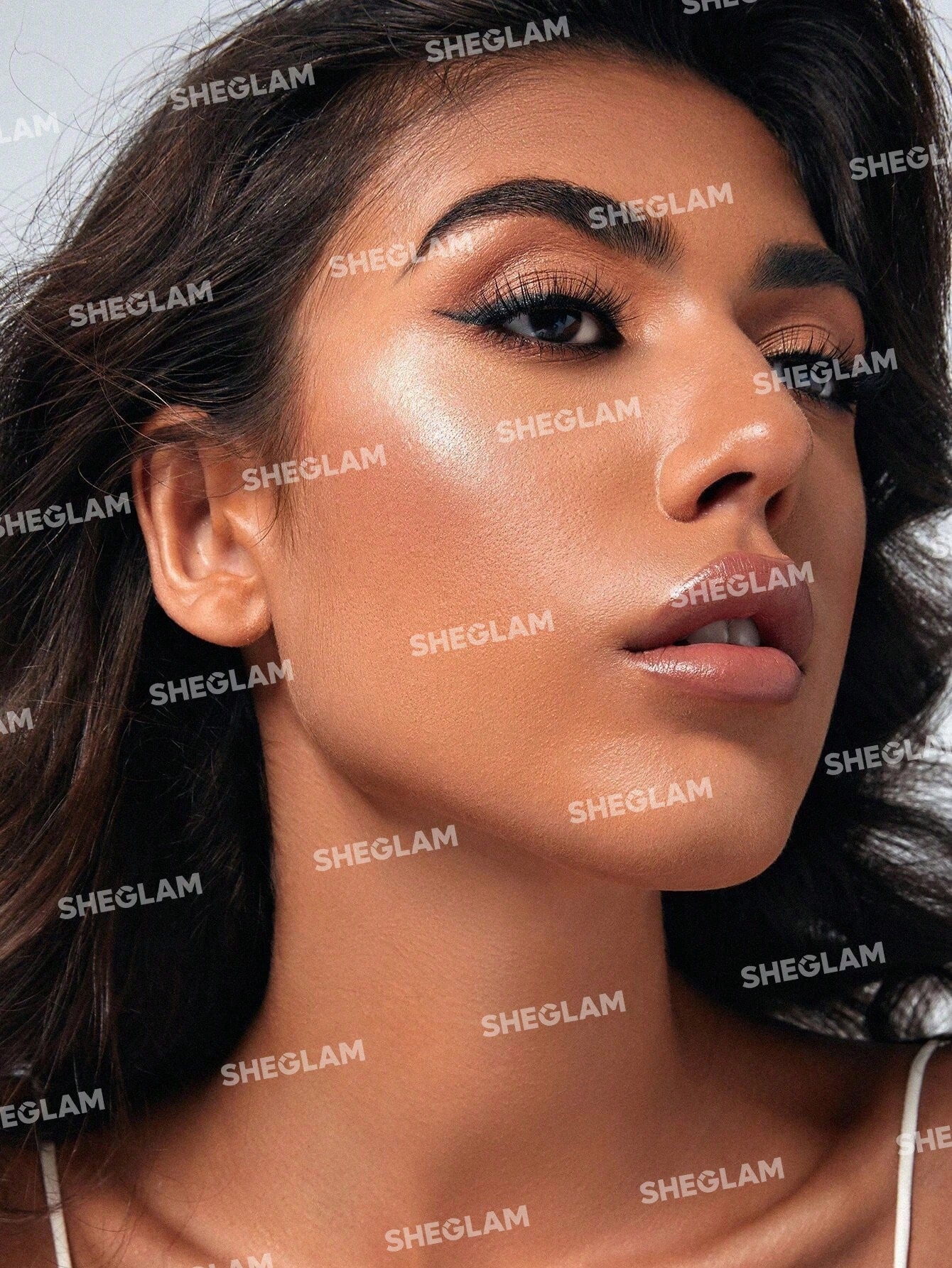 SHEGLAM Glam 101 Hybrid Highlighter & Blush Duo-Seville - Image 17