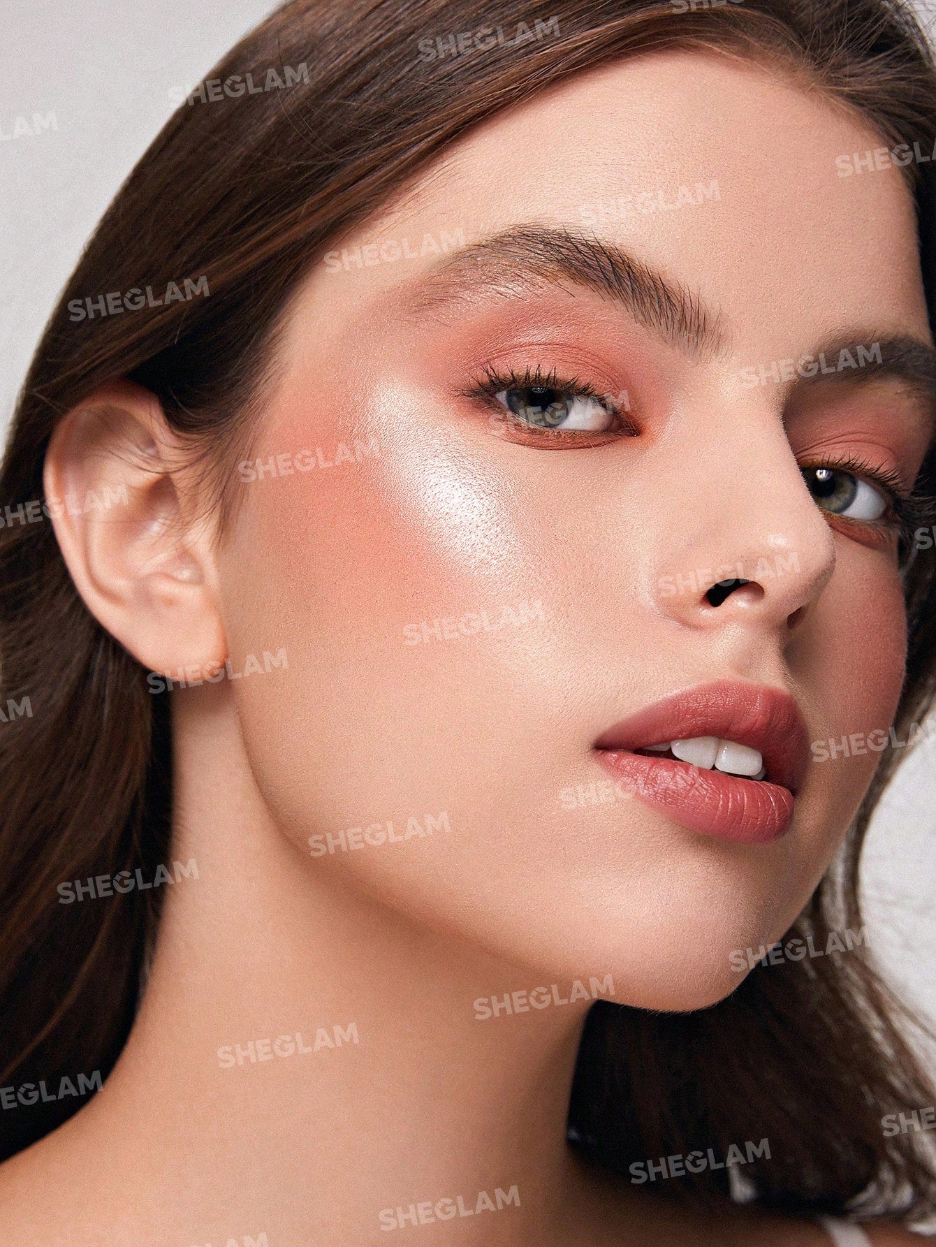 SHEGLAM Glam 101 Hybrid Highlighter & Blush Duo-Seville - Image 4