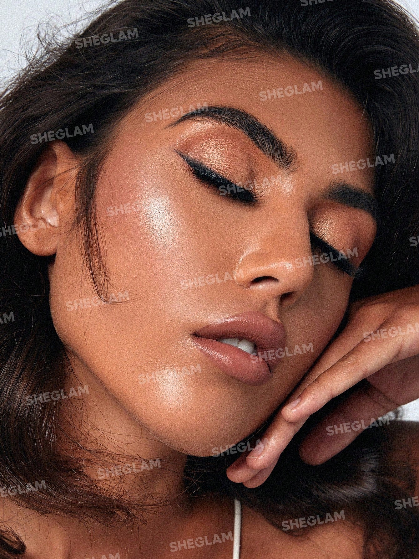 SHEGLAM Glam 101 Hybrid Highlighter & Blush Duo-Seville - Image 5