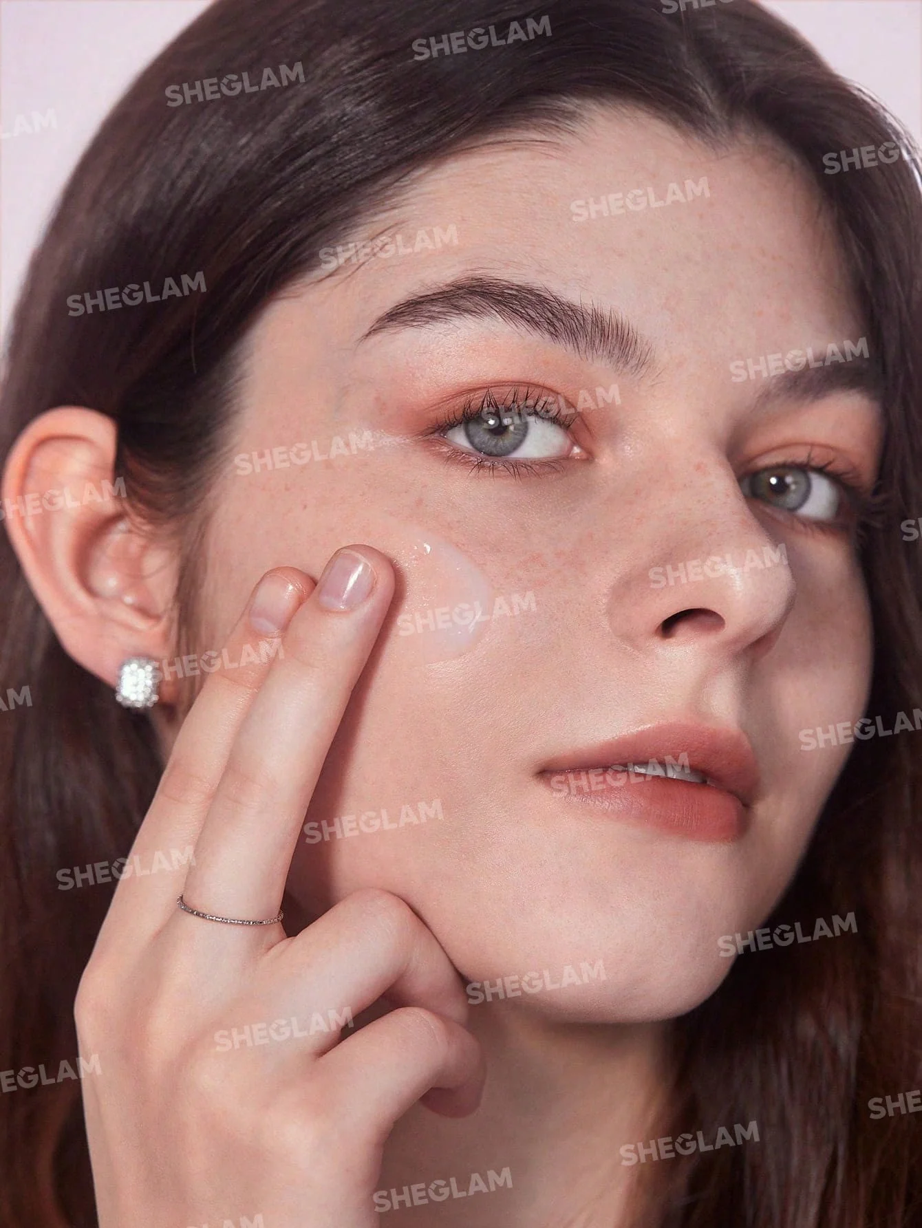 SHEGLAM Love Dive At First Sight Moisturizing Primer Moisturizing Hydrating Long Wear Primer - Image 6