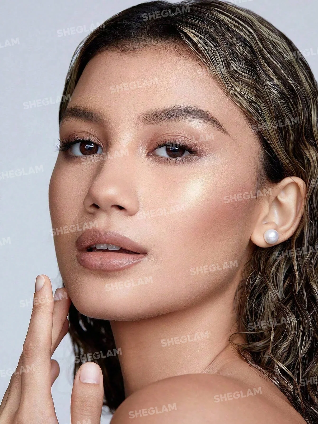 SHEGLAM Snatch 'n' Glow Stick-Vanilla Frost Cream Highlighter Makeup Stick (FD) - Image 16