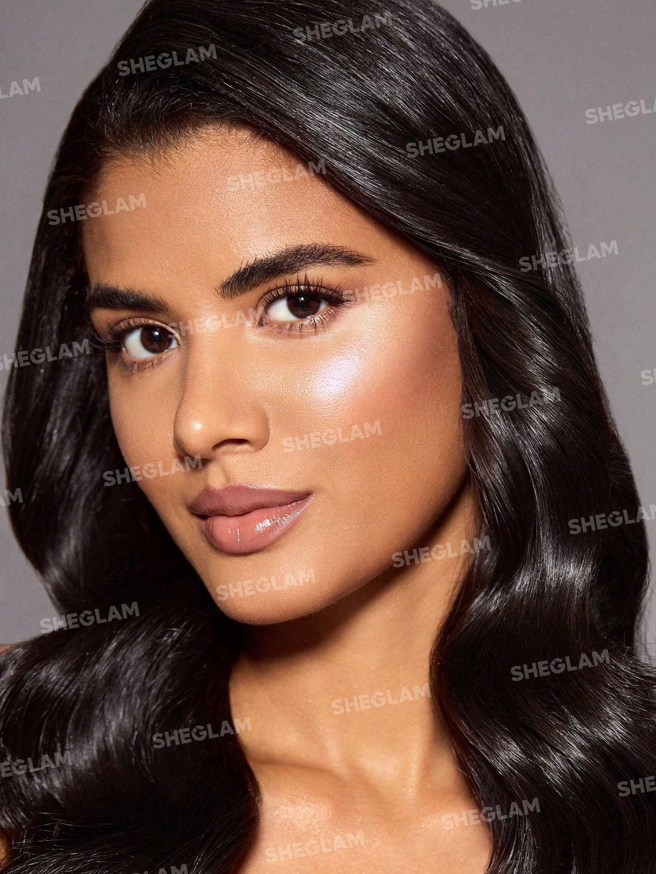 SHEGLAM Snatch 'n' Glow Stick-Vanilla Frost Cream Highlighter Makeup Stick (FD) - Image 5