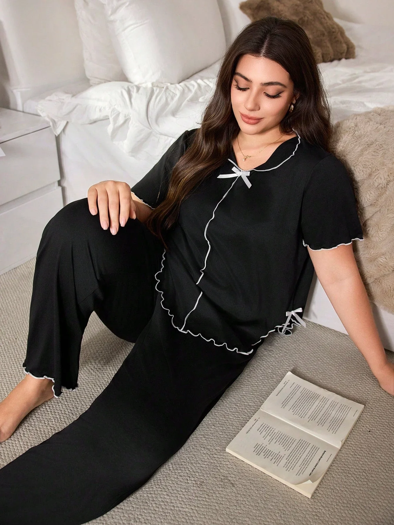 SHEIN Minimalist Casual V-Neck Design Contrast Striped White Bow Detail Soft Thin Milk Silk Fabric Pajama Set, Plus Size Short Sleeve Top & Pants, Outfits - Image 3
