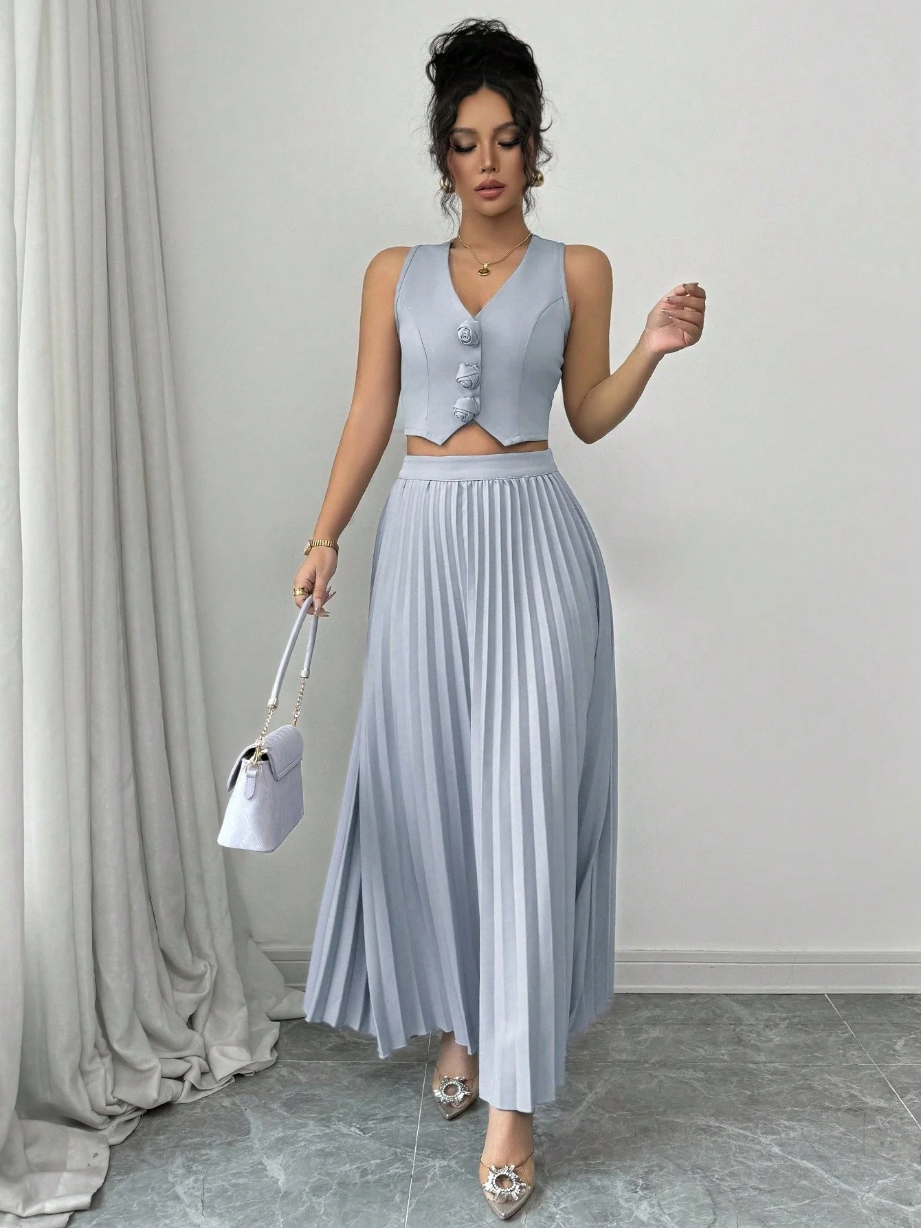 Sleeveless Open Front Cropped Top With 3D Floral Design & Pleated Mini Skirk - Image 3