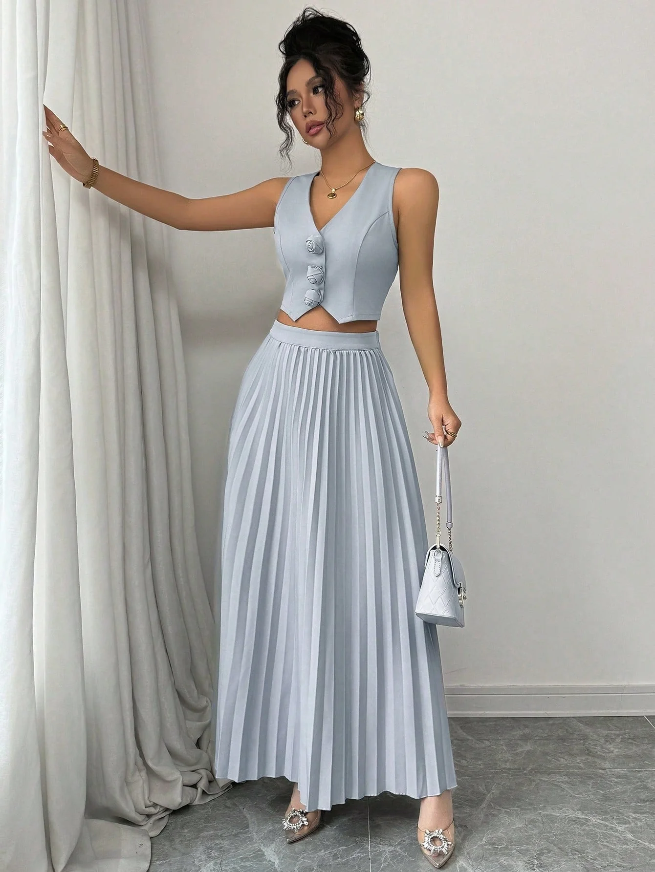 Sleeveless Open Front Cropped Top With 3D Floral Design & Pleated Mini Skirk - Image 4