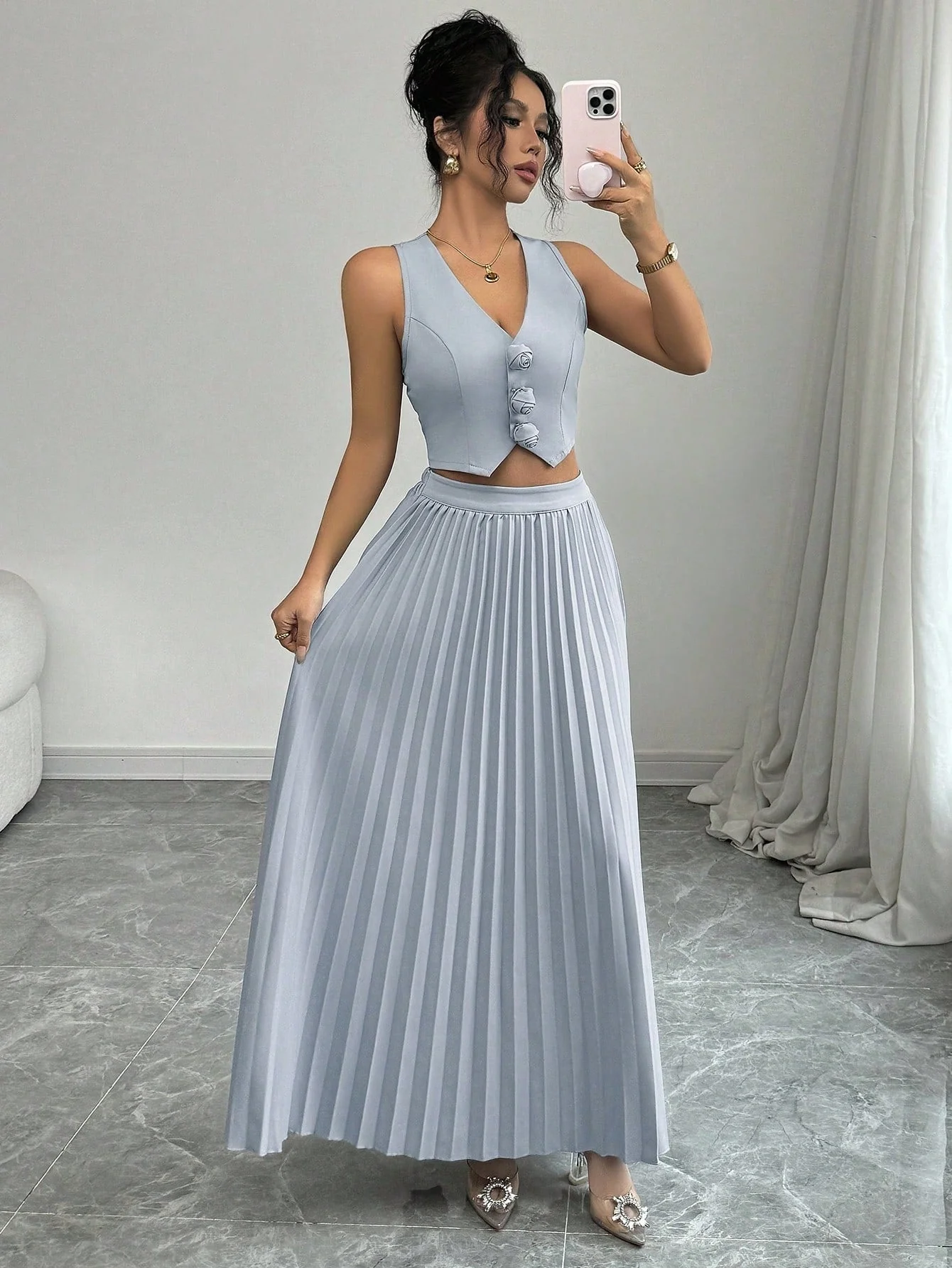 Sleeveless Open Front Cropped Top With 3D Floral Design & Pleated Mini Skirk - Image 5