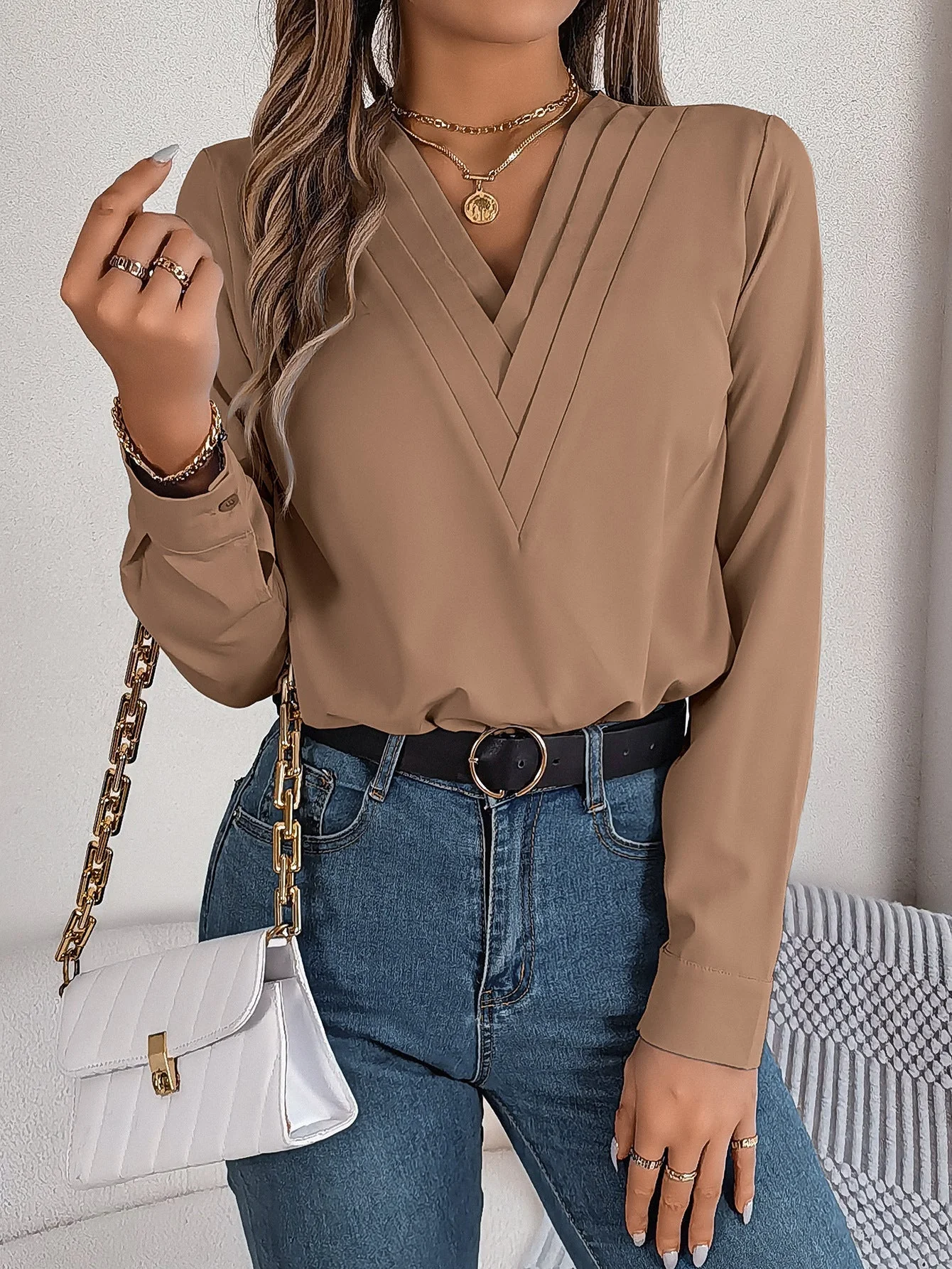 Solid color layered V-neck long-sleeved shirt - Image 3