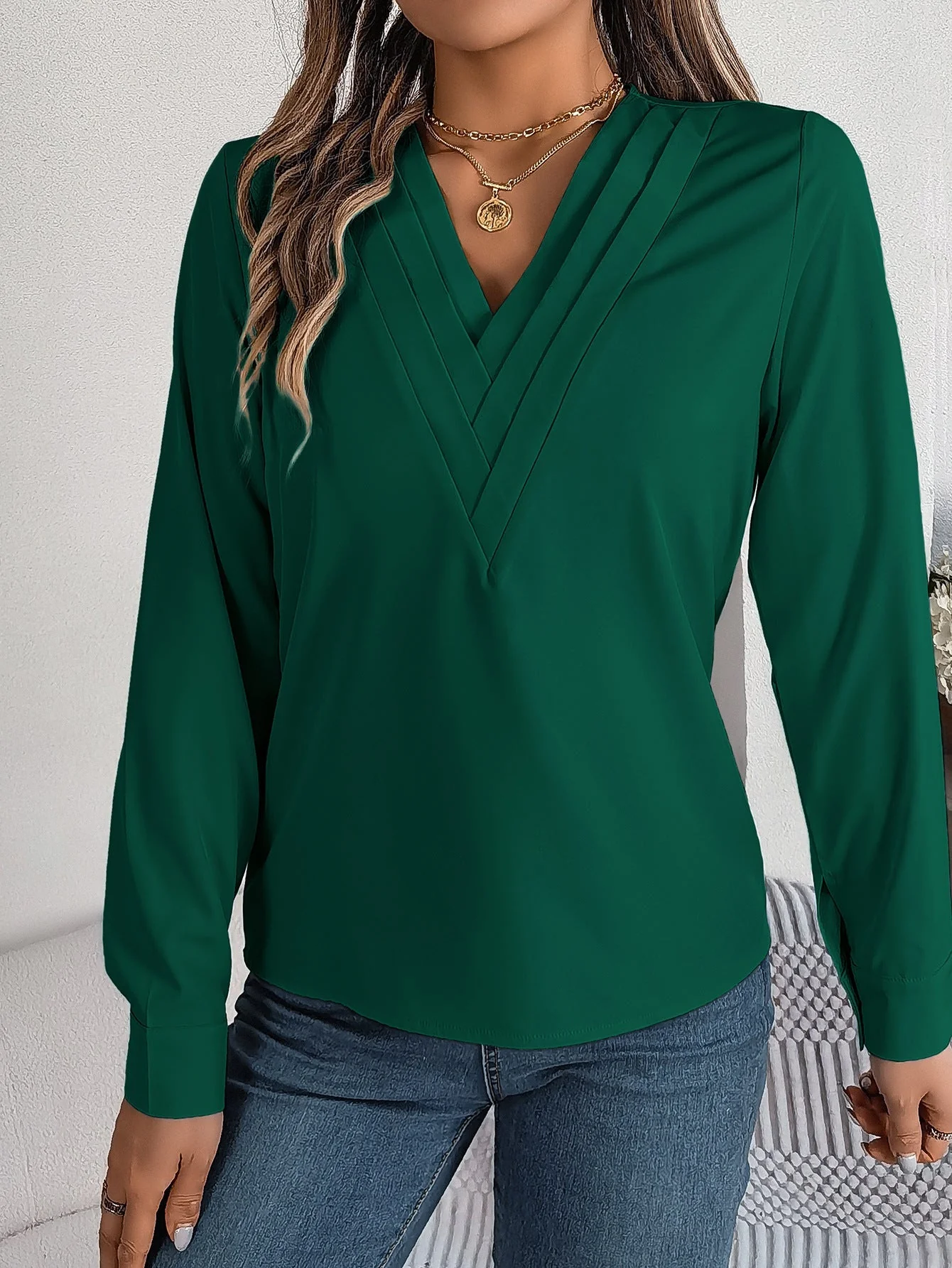 Solid color layered V-neck long-sleeved shirt - Image 30