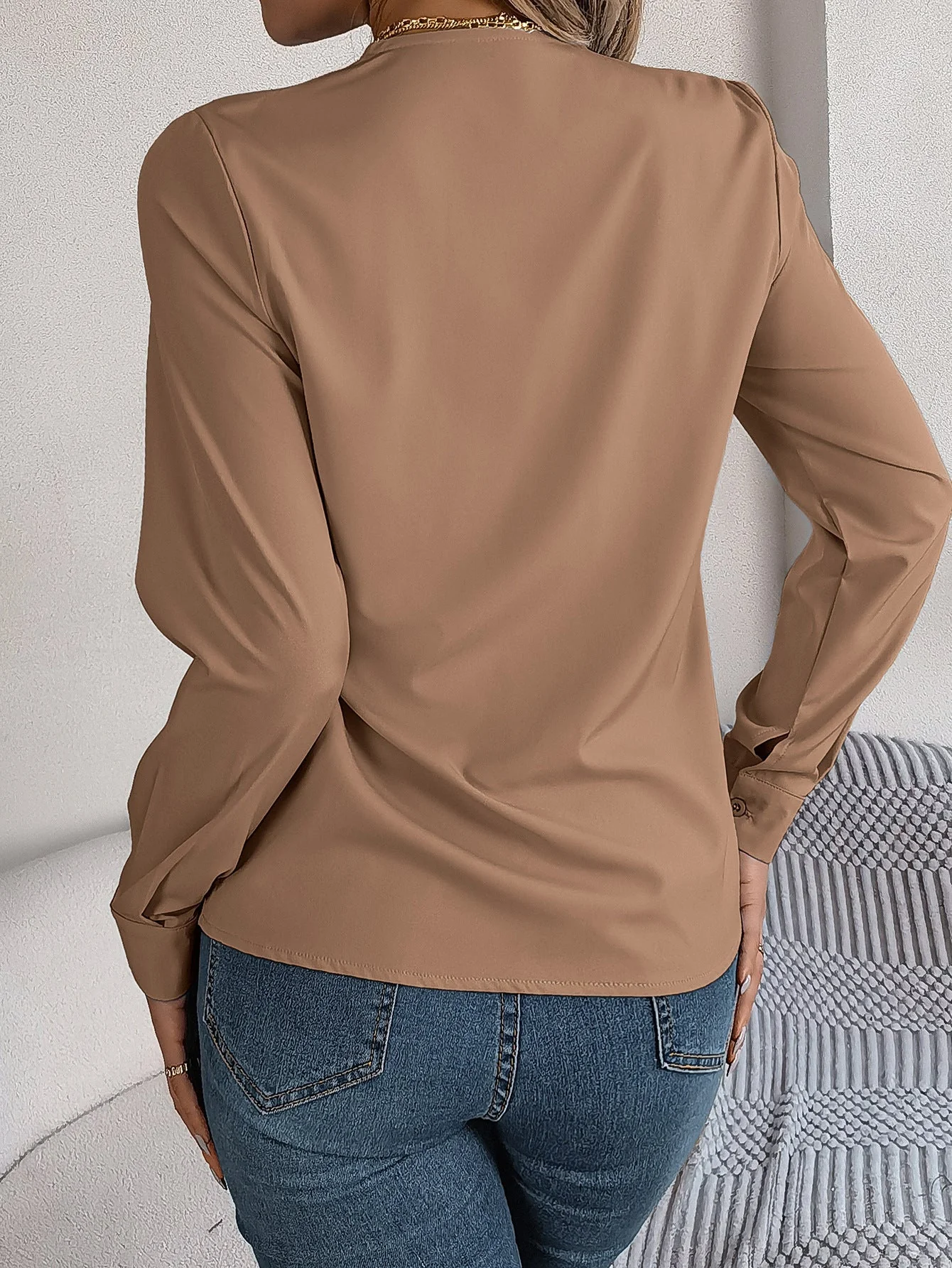Solid color layered V-neck long-sleeved shirt - Image 32