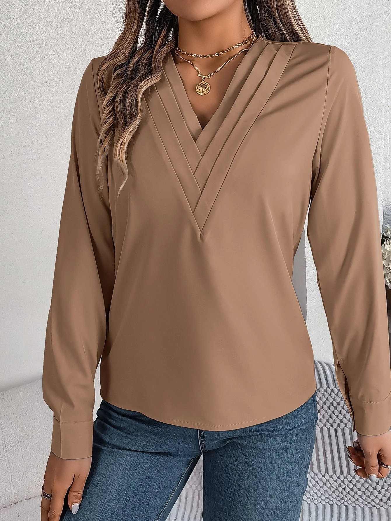 Solid color layered V-neck long-sleeved shirt - Image 33