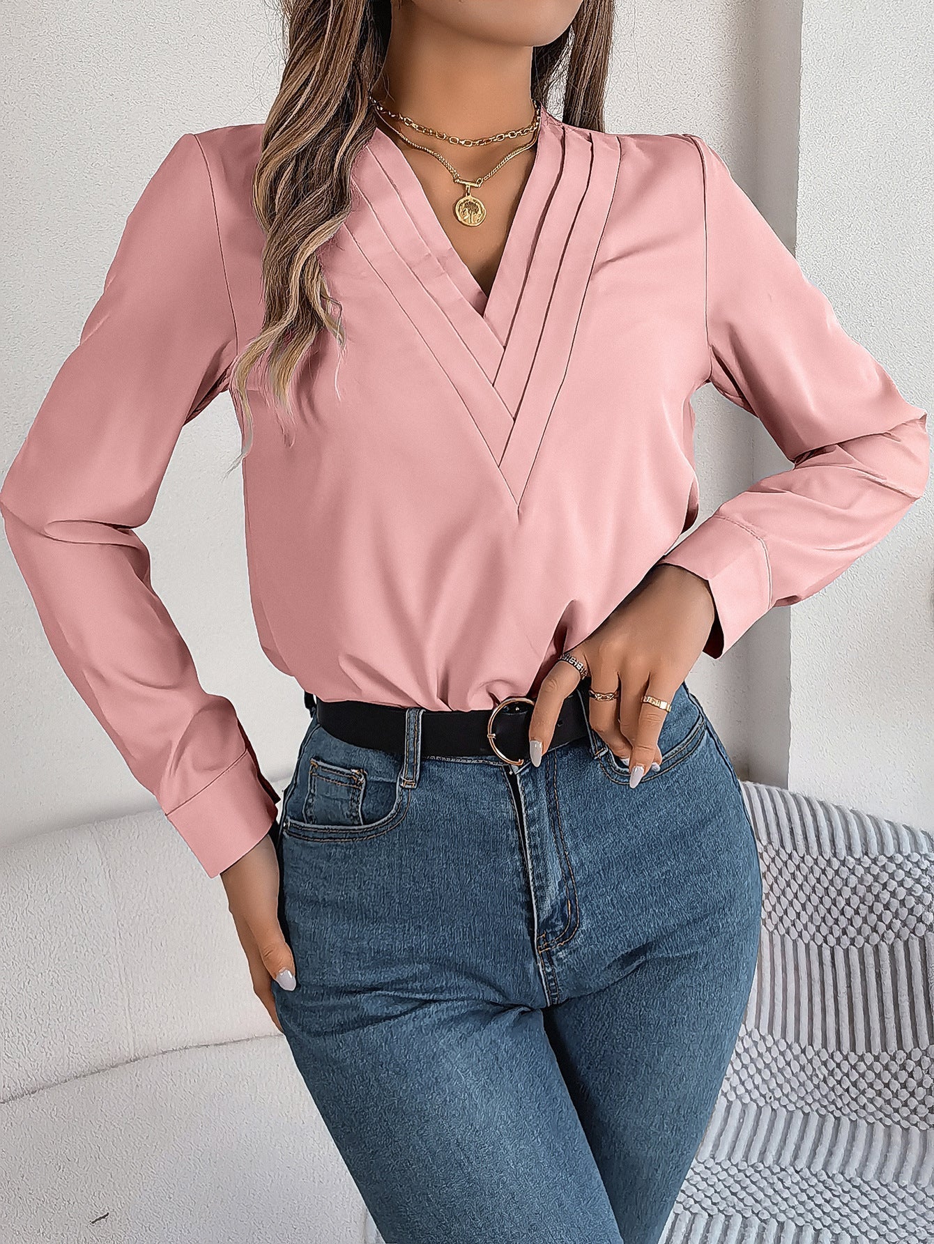Solid color layered V-neck long-sleeved shirt - Image 4