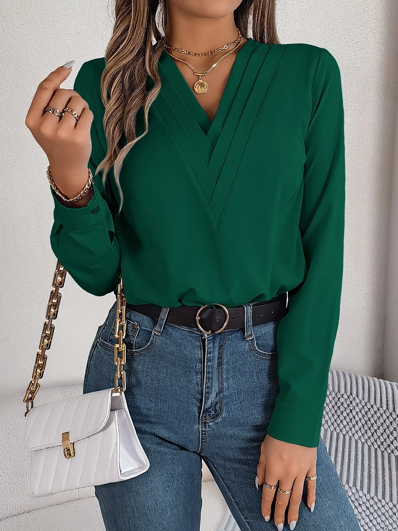 Solid color layered V-neck long-sleeved shirt - Image 5