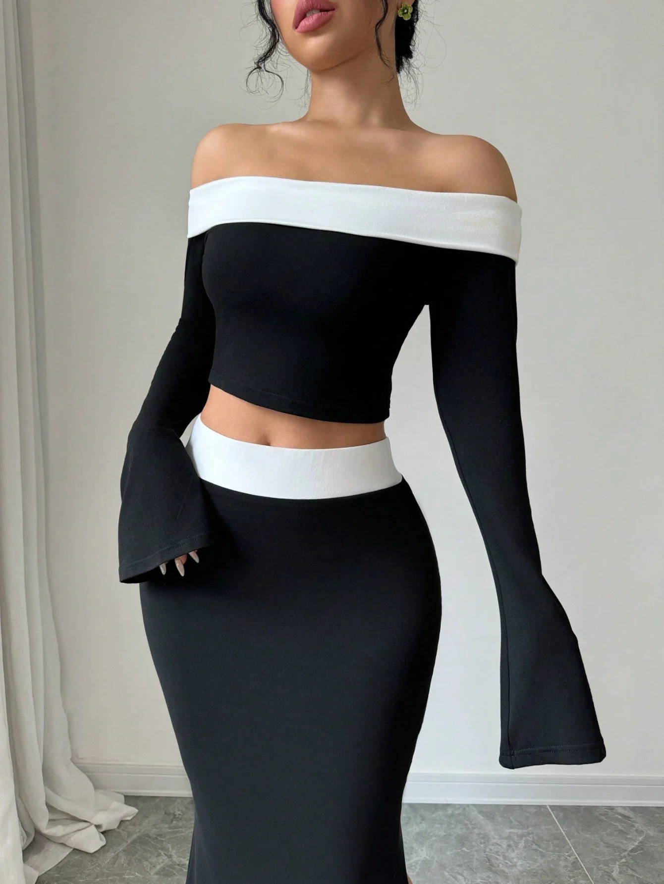 Spring/Summer Elegant Color Block Off Shoulder Cropped T-Shirt + Side Slit Fish Tail Skirt Outfit Set - Image 7
