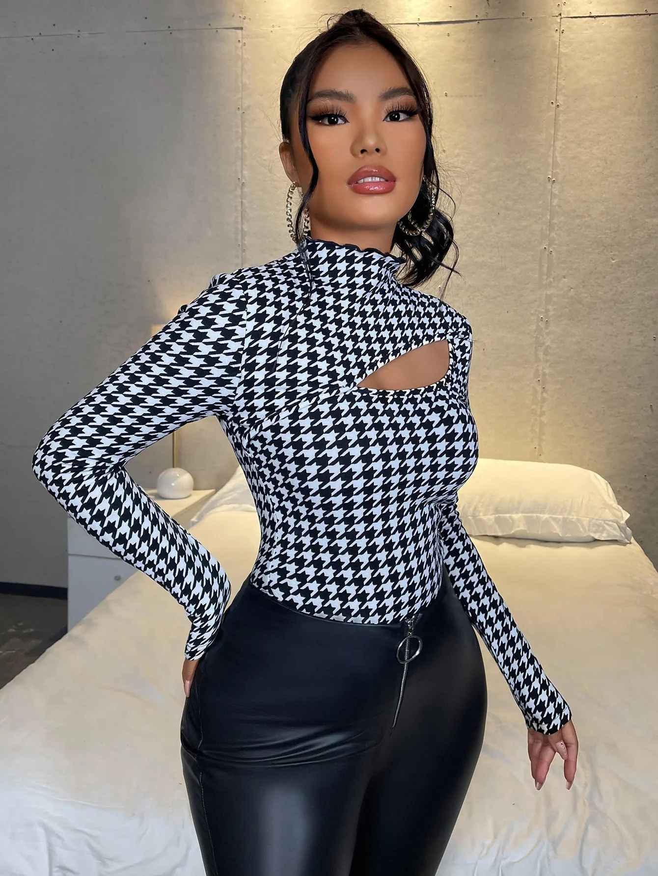SXY Mock Neck Houndstooth Print Cut Out Slim Tee - Image 5