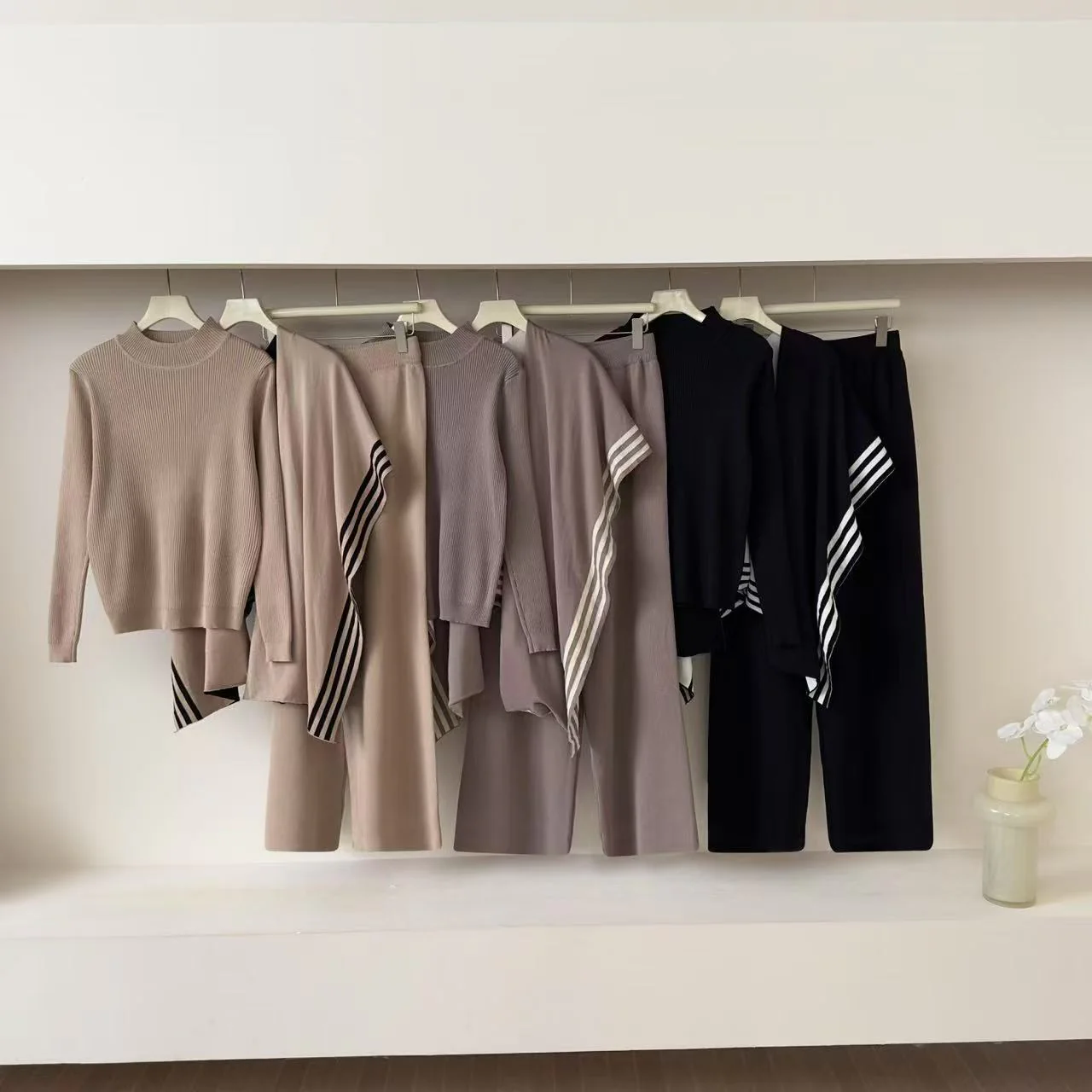 The Commuter Harmony | Women's Solid Color Long-Sleeve Top & Pants Set - Image 2