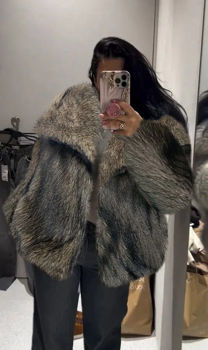 The Plush Elegance | Women's Short Faux Fur Lapel Coat FD - Image 12