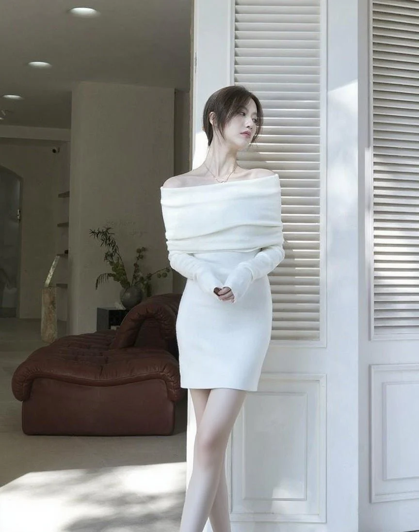 The Sultry Edge | Solid Color One-Shoulder Slim-Fit Knit Pullover Sweater - Image 7
