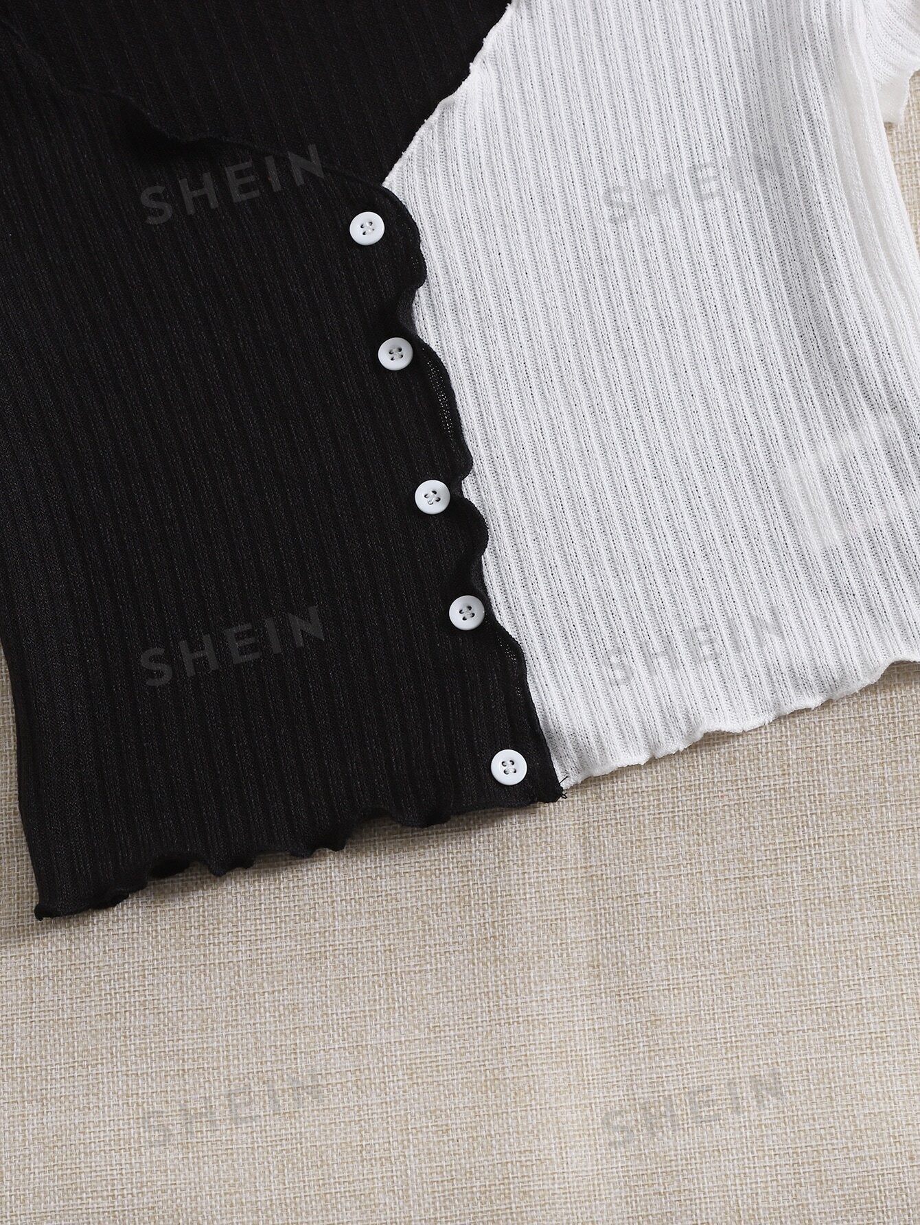Two Tone Lettuce Trim Tee - Image 6