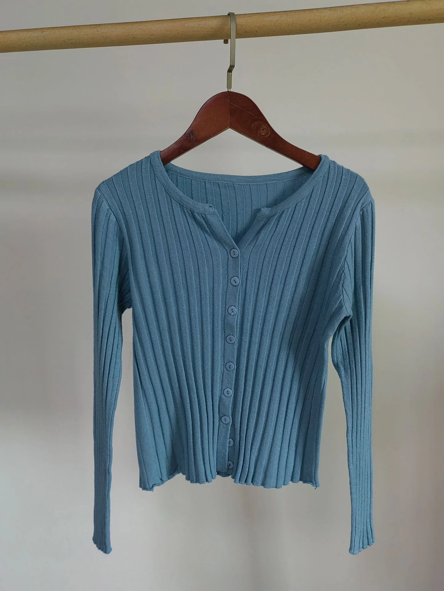 Women’s Round Neck Slim Fit Pullover Sweater – Solid Color Urban Commuter Style (Autumn 2025) - Image 12