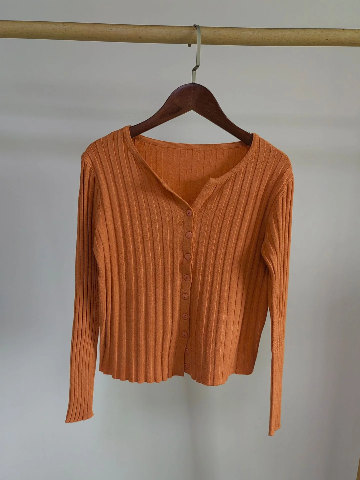Women’s Round Neck Slim Fit Pullover Sweater – Solid Color Urban Commuter Style (Autumn 2025) - Image 16