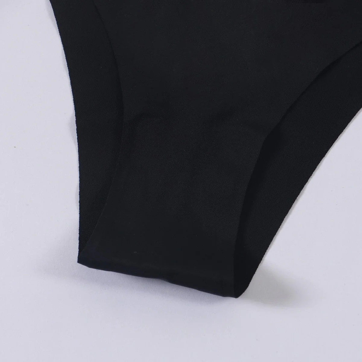 Women’s Seamless Ice Silk Panties – Mid-Waist, Breathable & Quick-Dry | Spring 2025 - Image 10
