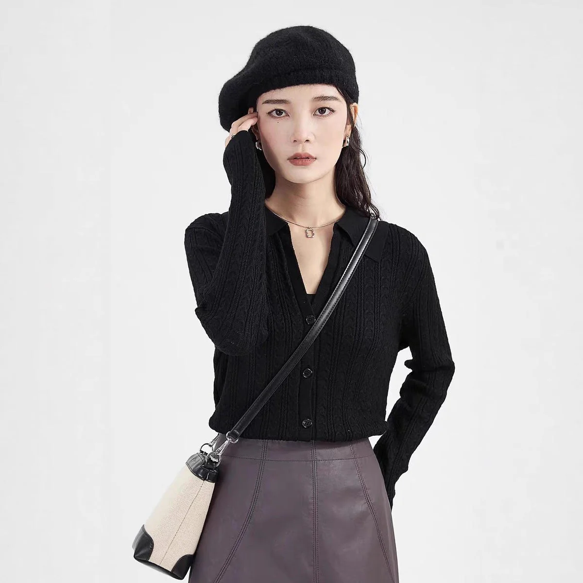 Women’s Slim-Fit Polo-Collar Cardigan Sweater – Elegant & Comfortable Commuter Style, Autumn 2025 - Image 2