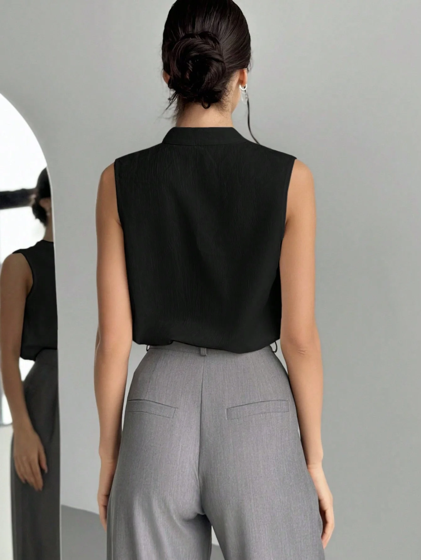 Women's Chic & Elegant Office Wear V-Neck Blouse With Simple Design And Feminine Details,Sleeveless Tops - Image 6