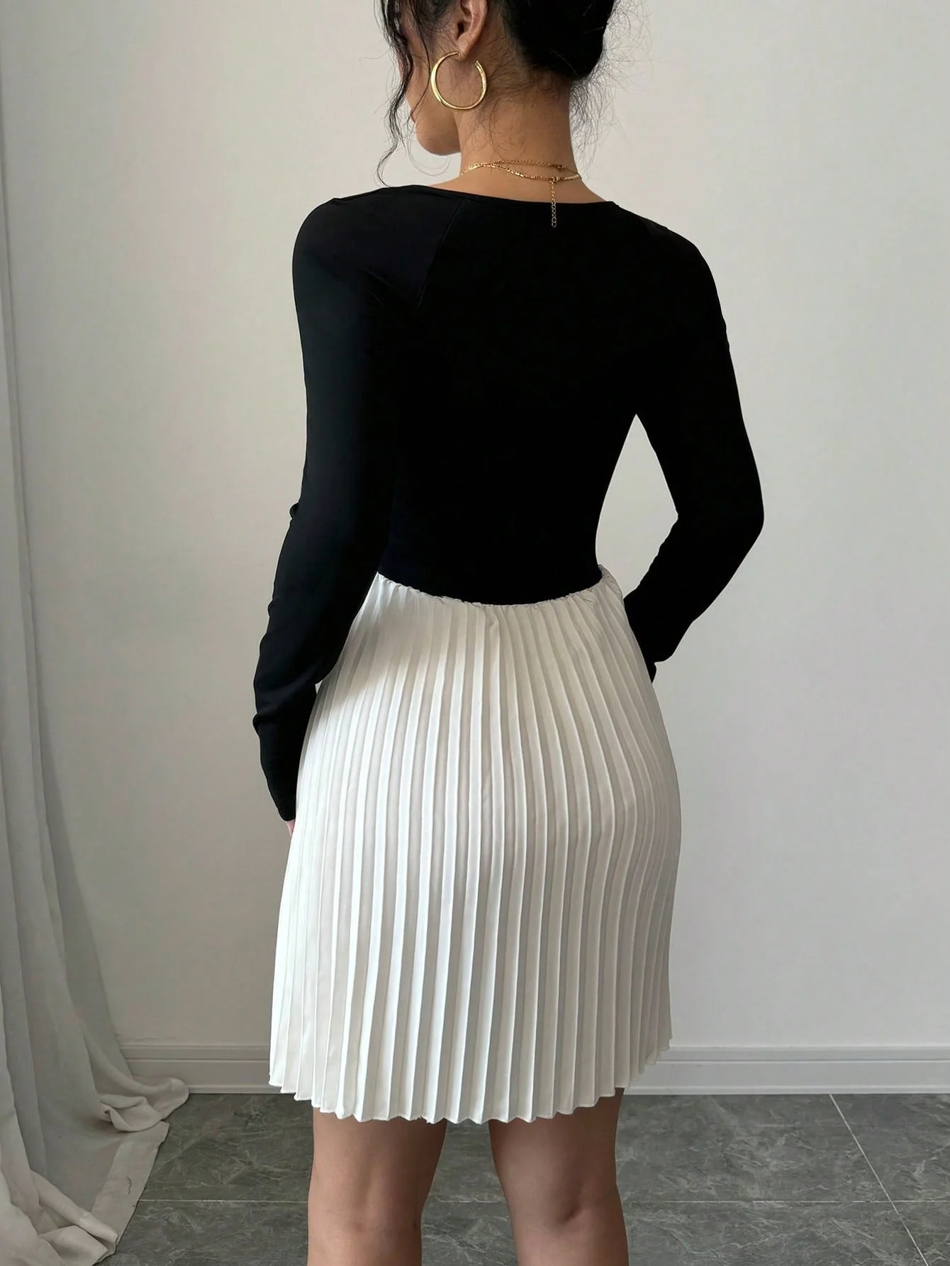 Women's Contrast-Color Swan Neck Long Sleeve Pleated Hem Elegant Short Dress FD - Image 6