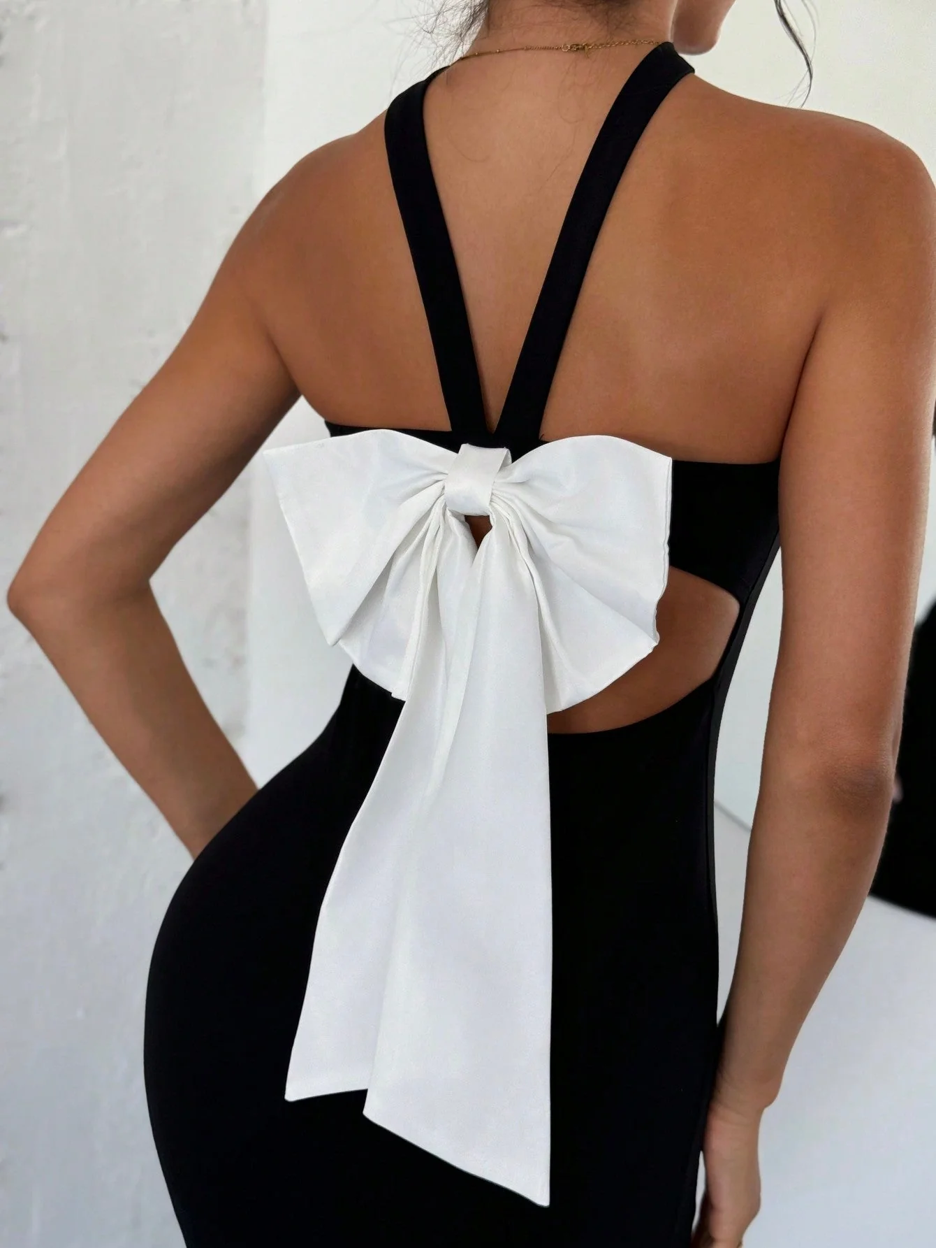 Women's Elegant Romantic Colorblock Backless Contrast Bow Tie Dress - Image 3