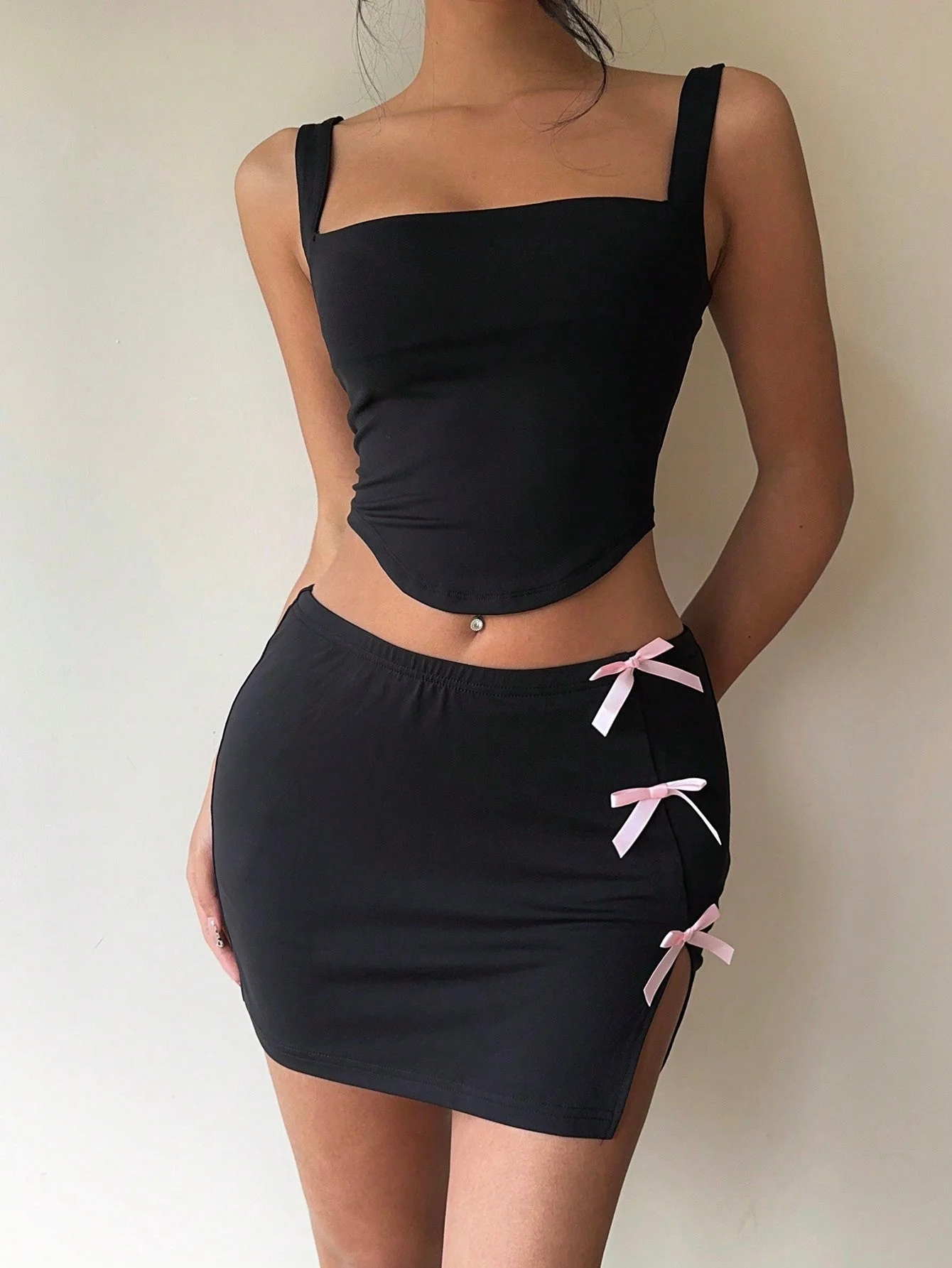 Women's Solid Black Sxy Retro Cute Top With Wide Collar & Short Hem, Paired With Ultra Low-Waist Fitted Mini Skirt With Bow Decoration & Slit, Autumn/Winter New Arrival.Valentine Day,Two Piece Set Women,Valentines,Crop Tops And Mini Skirt,Black Skirt - Image 4