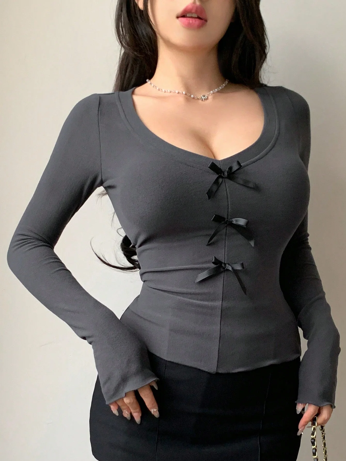 Women's Solid Color Bow Decor V-Neck Long Sleeve Slim Fit T-Shirt - Image 7