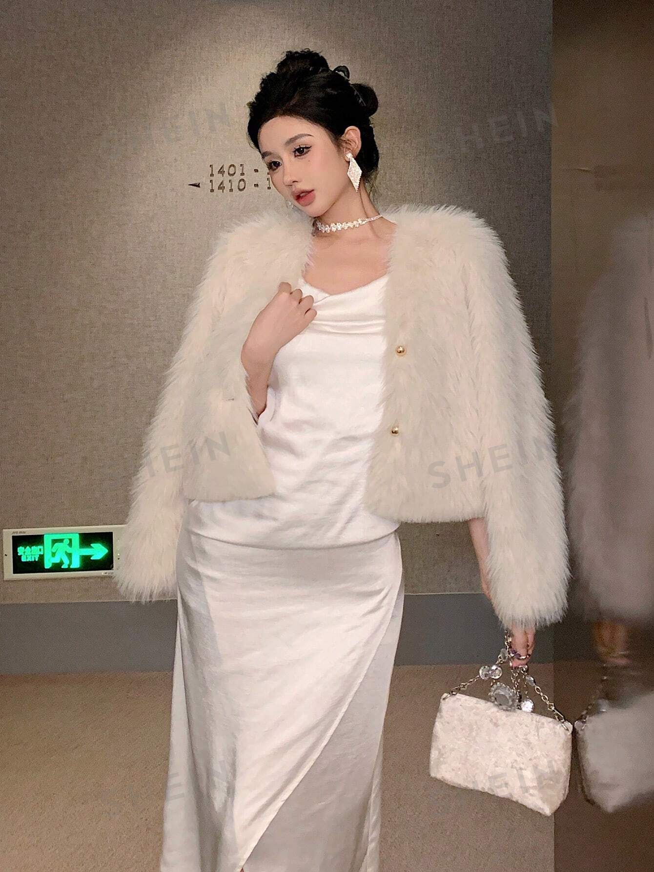 Women's Solid Color Long Sleeve Fleece Short Elegant Jacket - Image 4