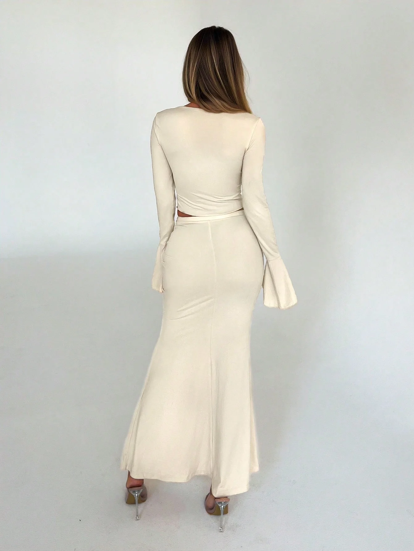 Women's Two-Piece Set With Gathered Metal Buckle Embellished V-Neck Cutout Skintight Fared Long-Sleeved T-Shirt And Cross-Wrap Butt-Hugging Fishtail Long-Sleeved Skirt 2pcs/Set - Image 2